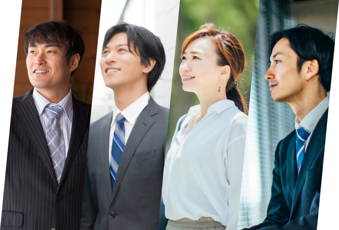 3人の男性と1人の女が笑顔で前を向いています